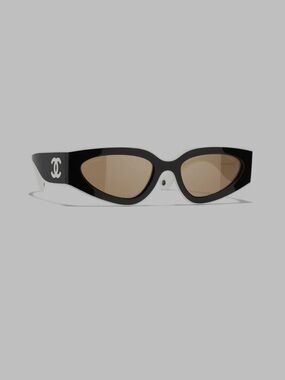 CHANEL Black Cat-Eye Sunglasses with Brown Lenses